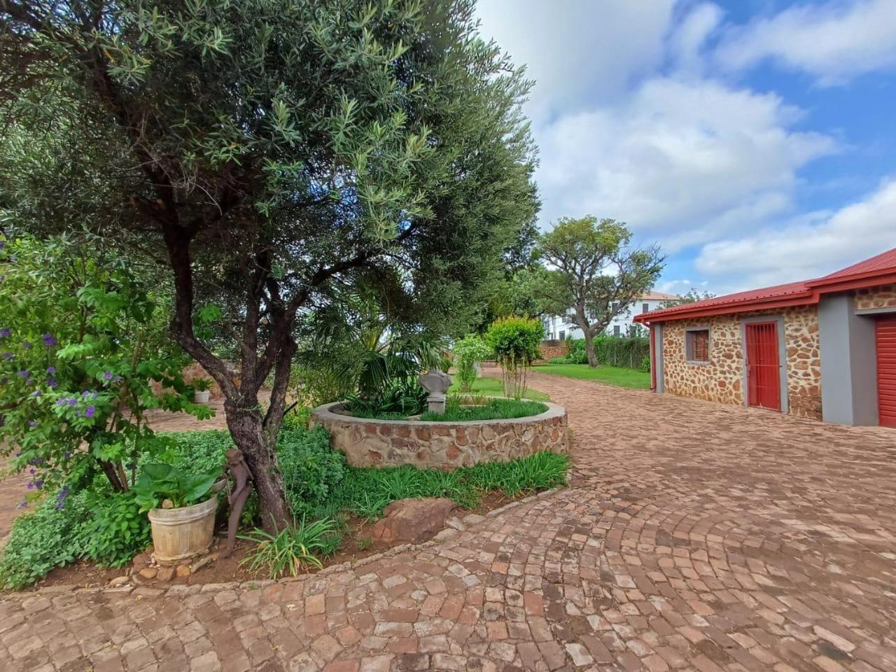 At Ease Road Lodge Zeerust Exterior foto
